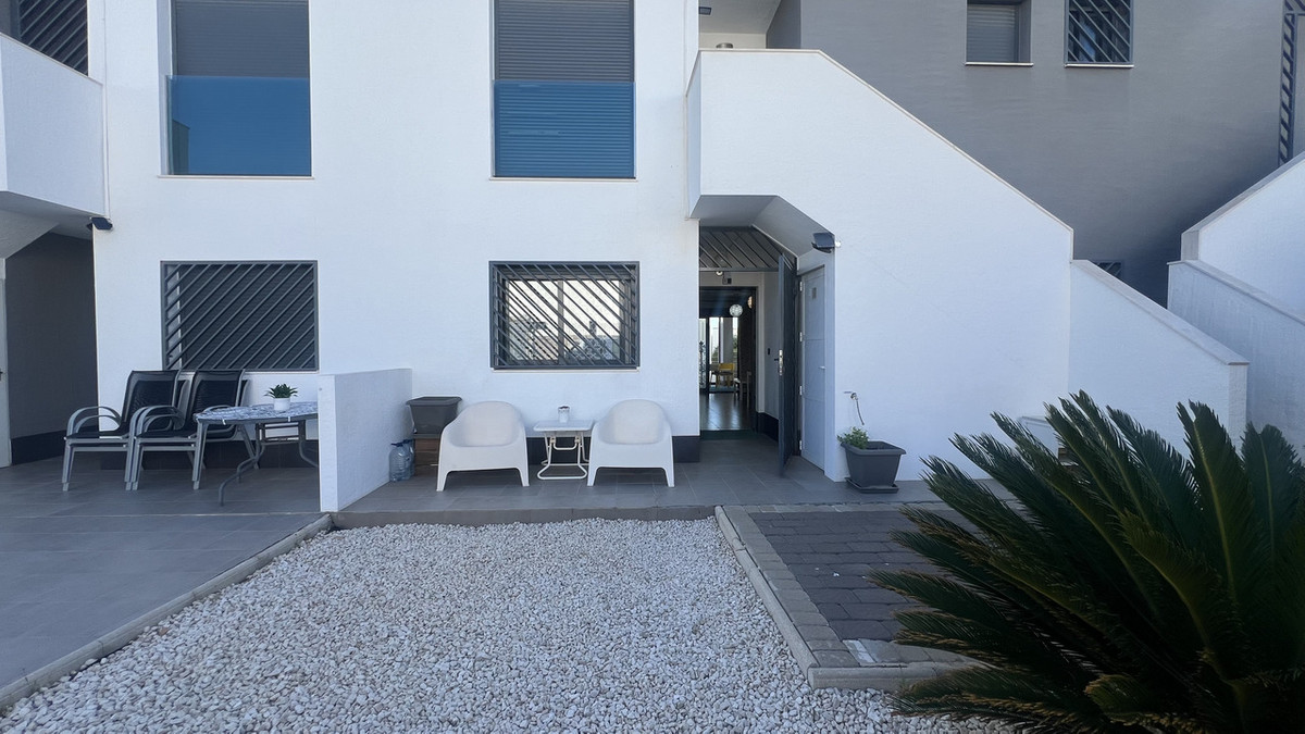 For sale - 2 Bedroom 2 Bathroom Apartment - Ground Floor Apartment in Orihuela - La Zenia  - Alicante