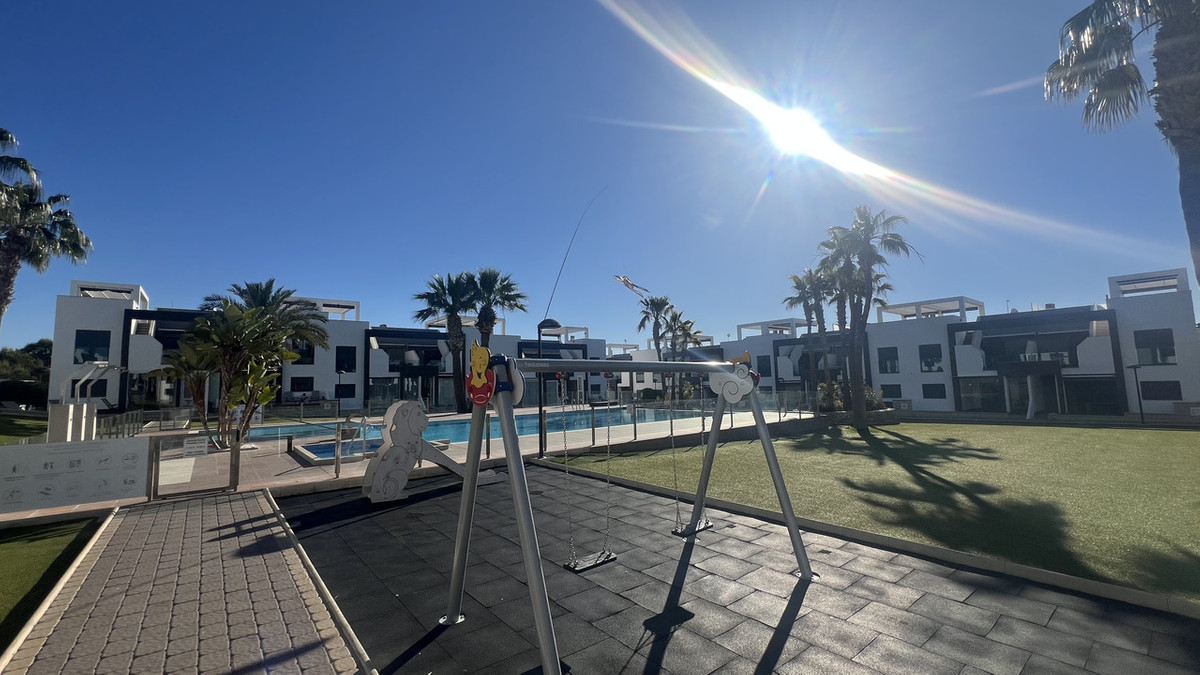 For sale - 2 Bedroom 2 Bathroom Apartment - Ground Floor Apartment in Orihuela - La Zenia  - Alicante