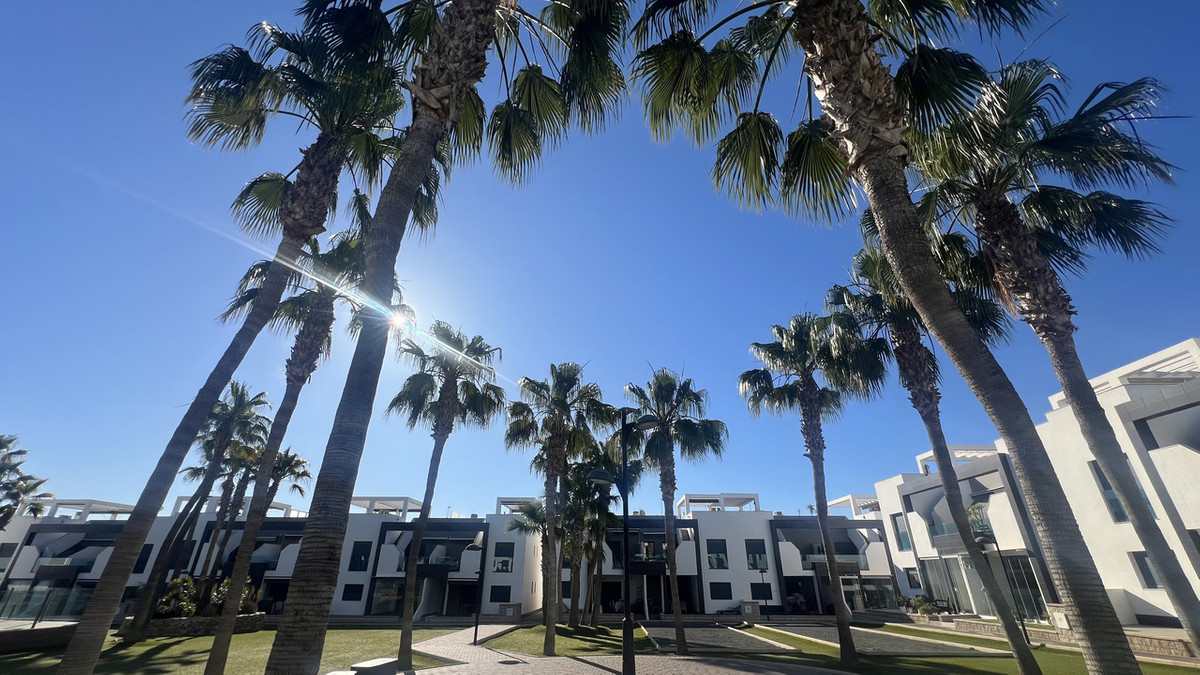 For sale - 2 Bedroom 2 Bathroom Apartment - Ground Floor Apartment in Orihuela - La Zenia  - Alicante