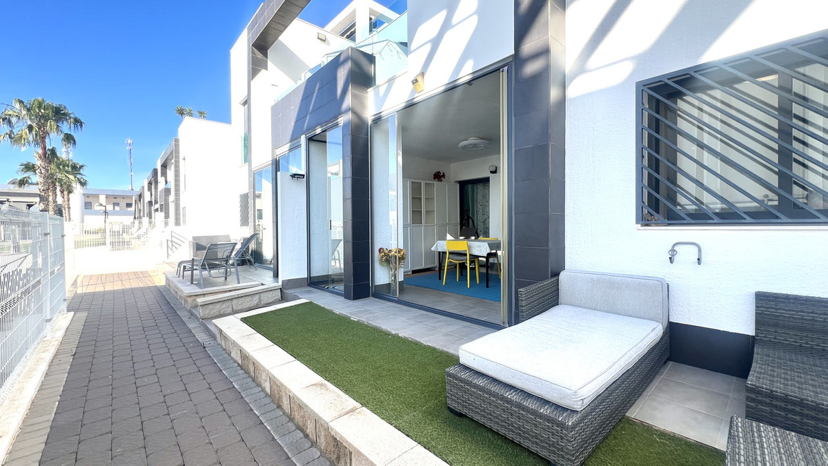 For sale - 2 Bedroom 2 Bathroom Apartment - Ground Floor Apartment in Orihuela - La Zenia  - Alicante