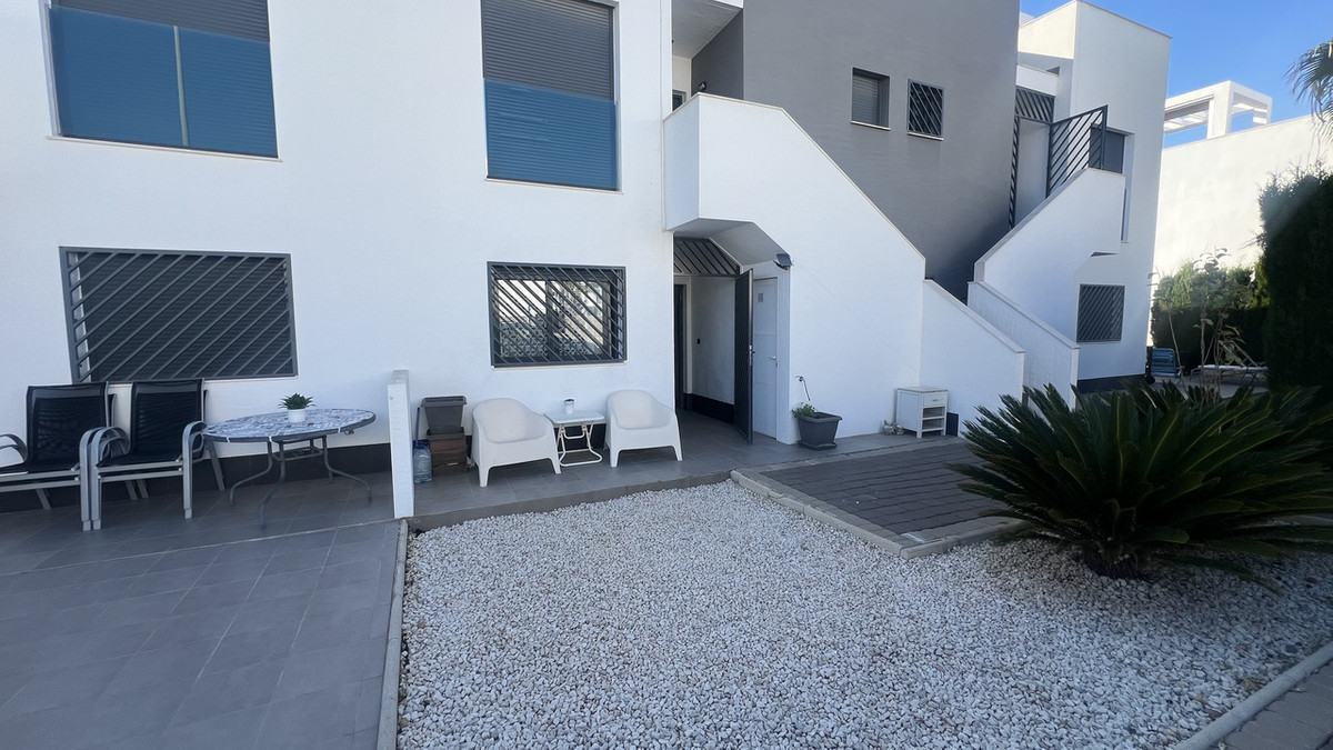 For sale - 2 Bedroom 2 Bathroom Apartment - Ground Floor Apartment in Orihuela - La Zenia  - Alicante