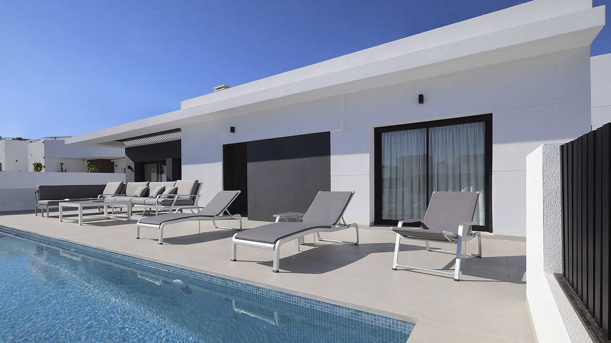 For sale - 4 Bedroom 3 Bathroom House - Detached Villa in Rojales - Dona Pepa  - Alicante