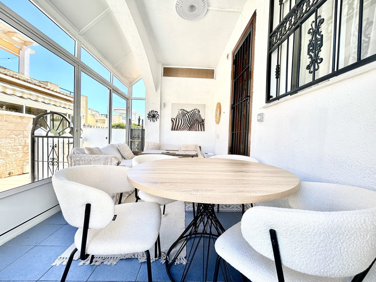 For sale - 2 Bedroom 1 Bathroom Townhouse in Punta Prima  - Punta Prima  - Alicante