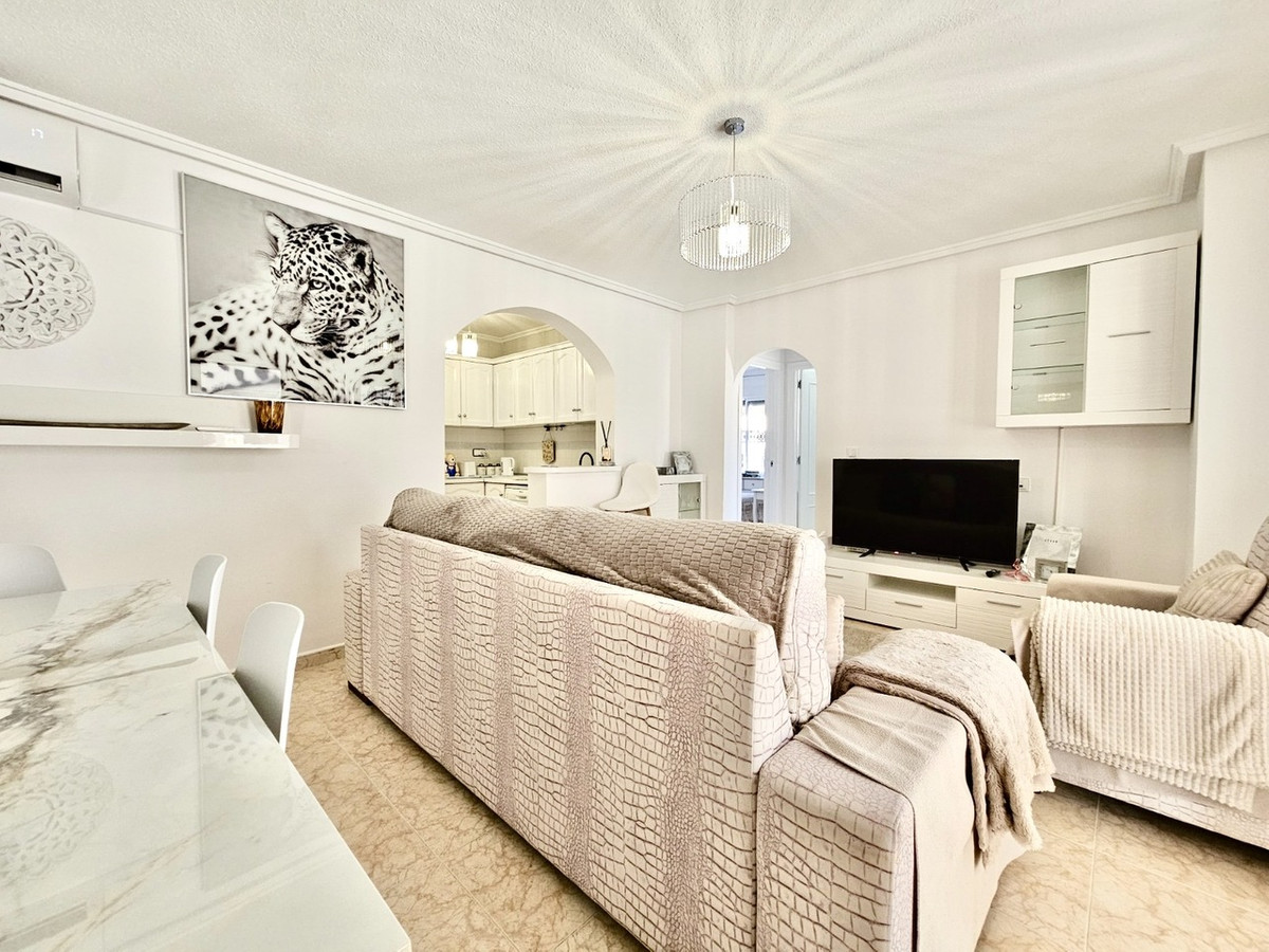 For sale - 2 Bedroom 1 Bathroom Townhouse in Punta Prima  - Punta Prima  - Alicante