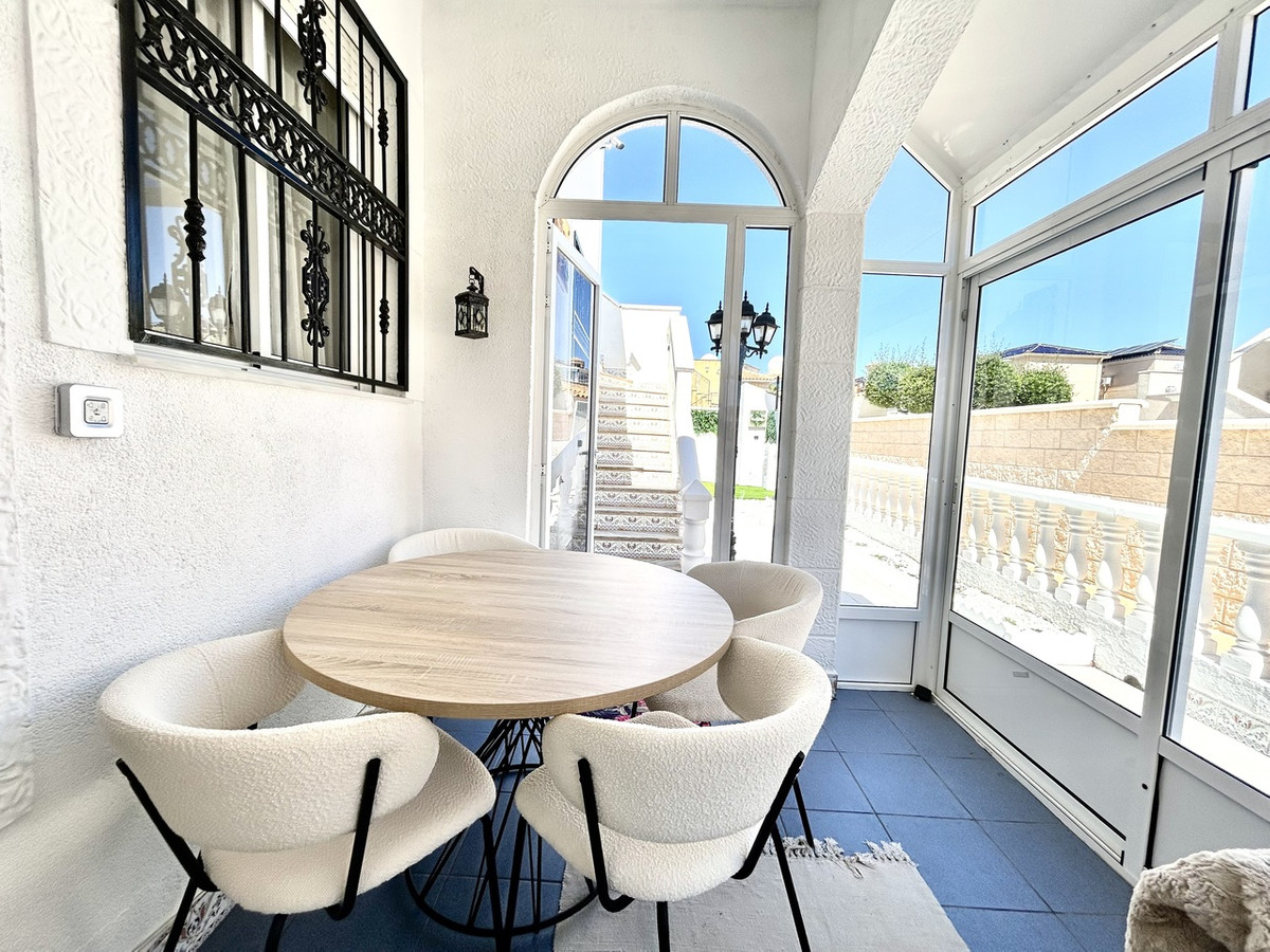 For sale - 2 Bedroom 1 Bathroom Townhouse in Punta Prima  - Punta Prima  - Alicante
