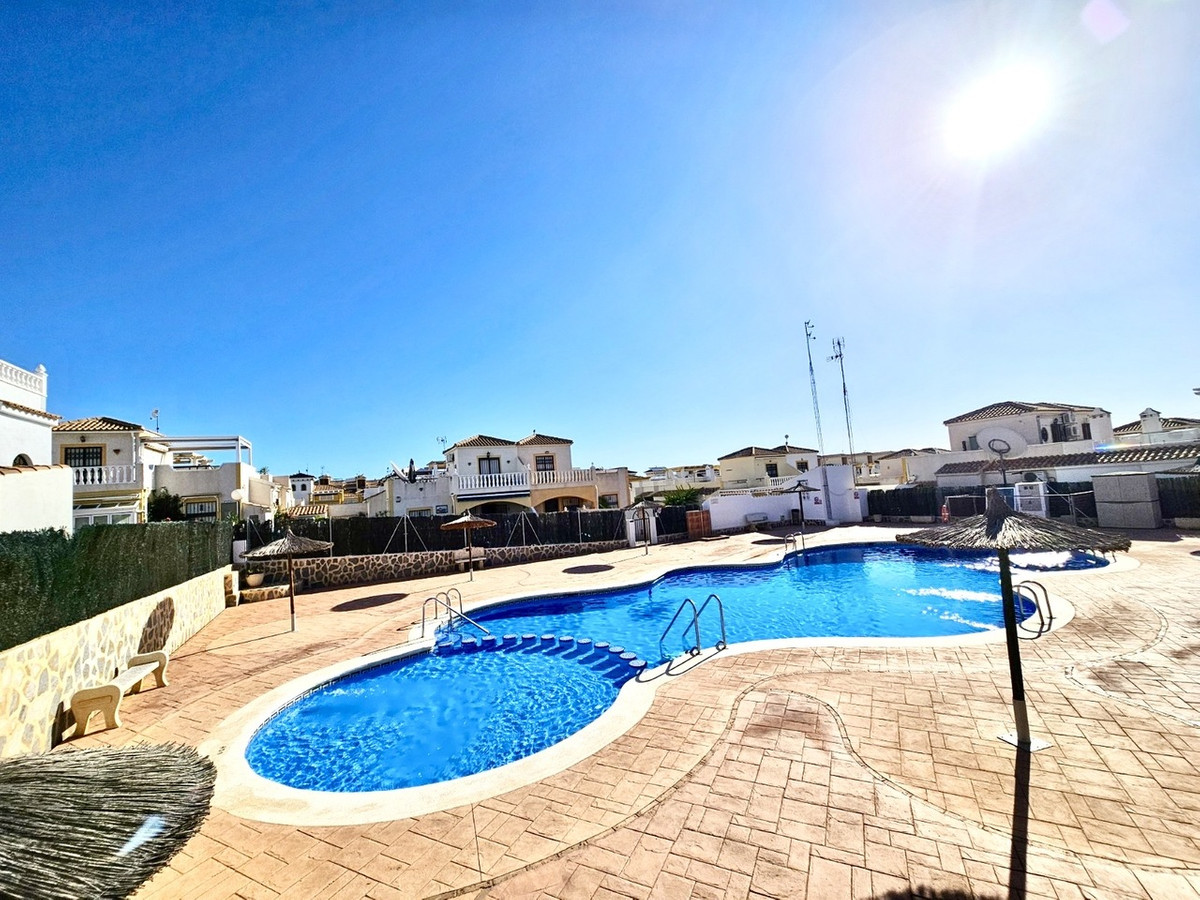 For sale - 2 Bedroom 1 Bathroom Townhouse in Punta Prima  - Punta Prima  - Alicante