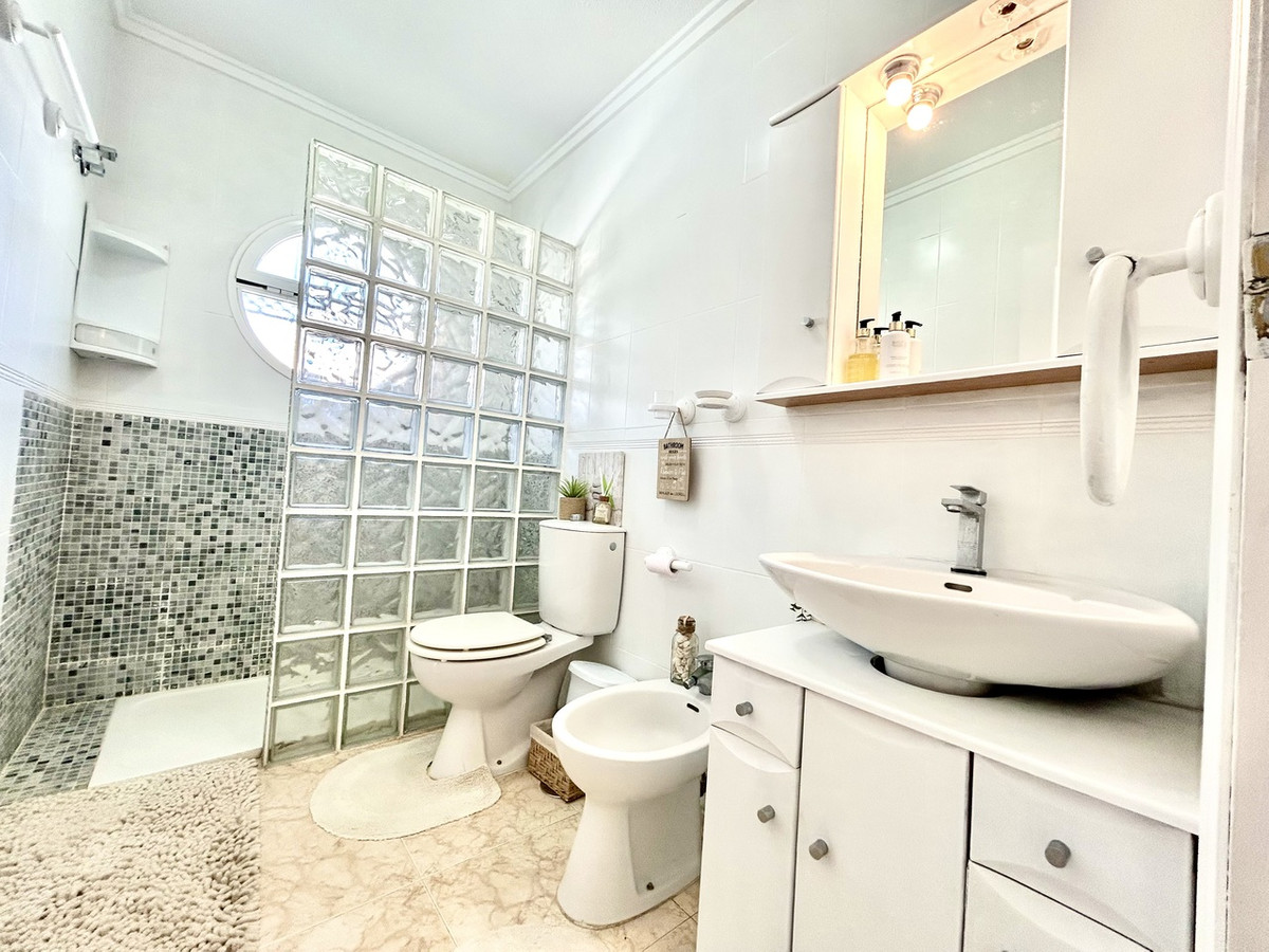 For sale - 2 Bedroom 1 Bathroom Townhouse in Punta Prima  - Punta Prima  - Alicante