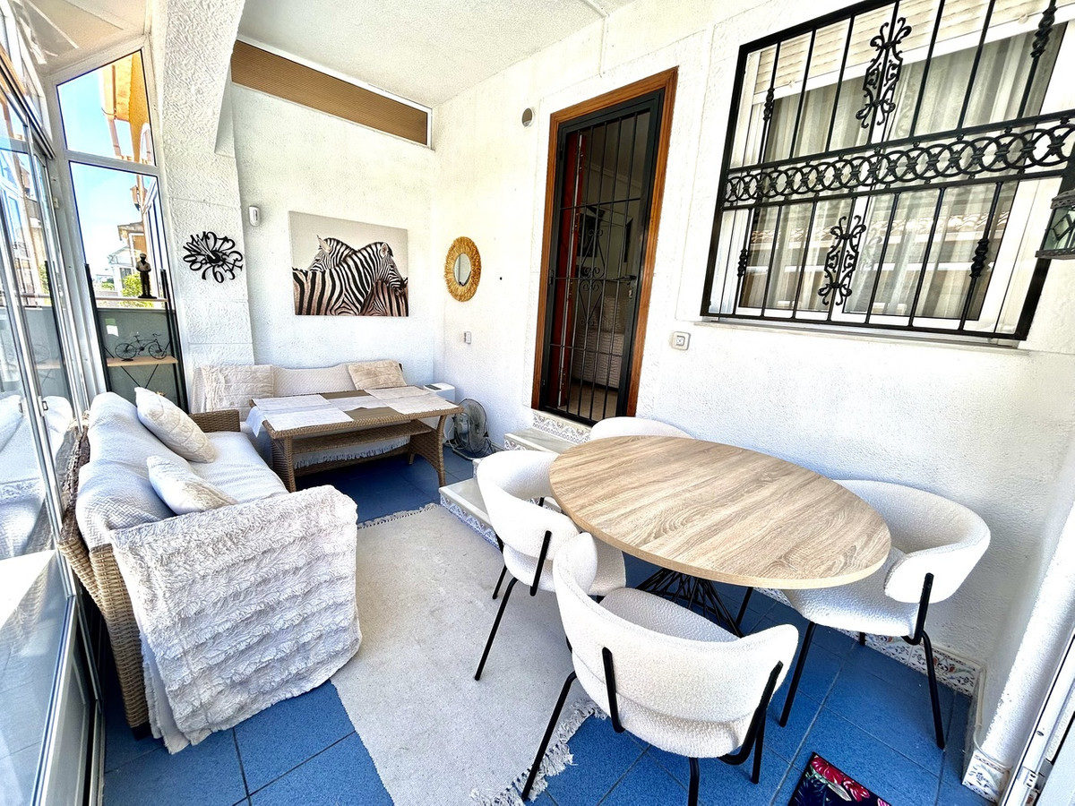 For sale - 2 Bedroom 1 Bathroom Townhouse in Punta Prima  - Punta Prima  - Alicante