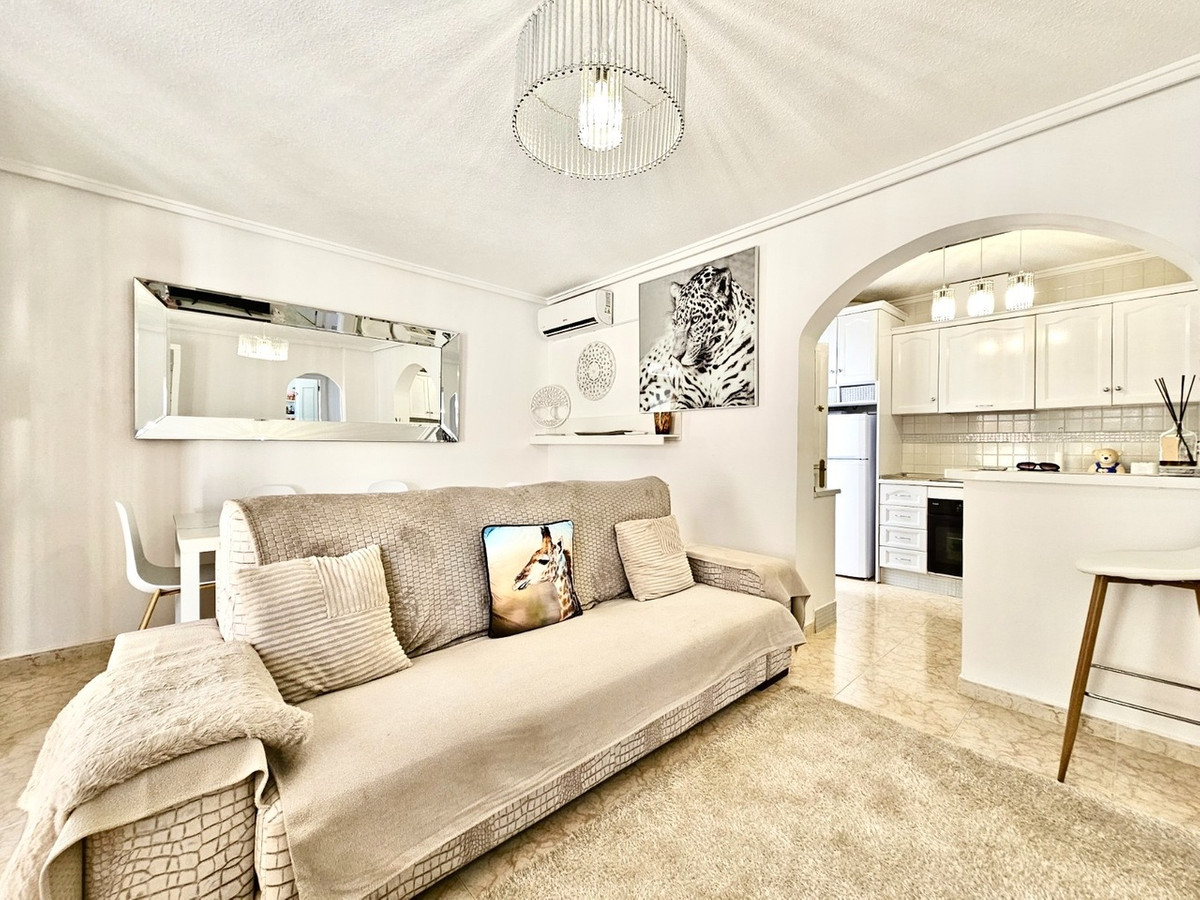 For sale - 2 Bedroom 1 Bathroom Townhouse in Punta Prima  - Punta Prima  - Alicante