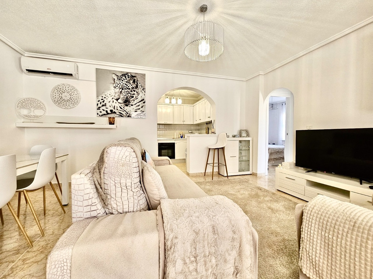 For sale - 2 Bedroom 1 Bathroom Townhouse in Punta Prima  - Punta Prima  - Alicante