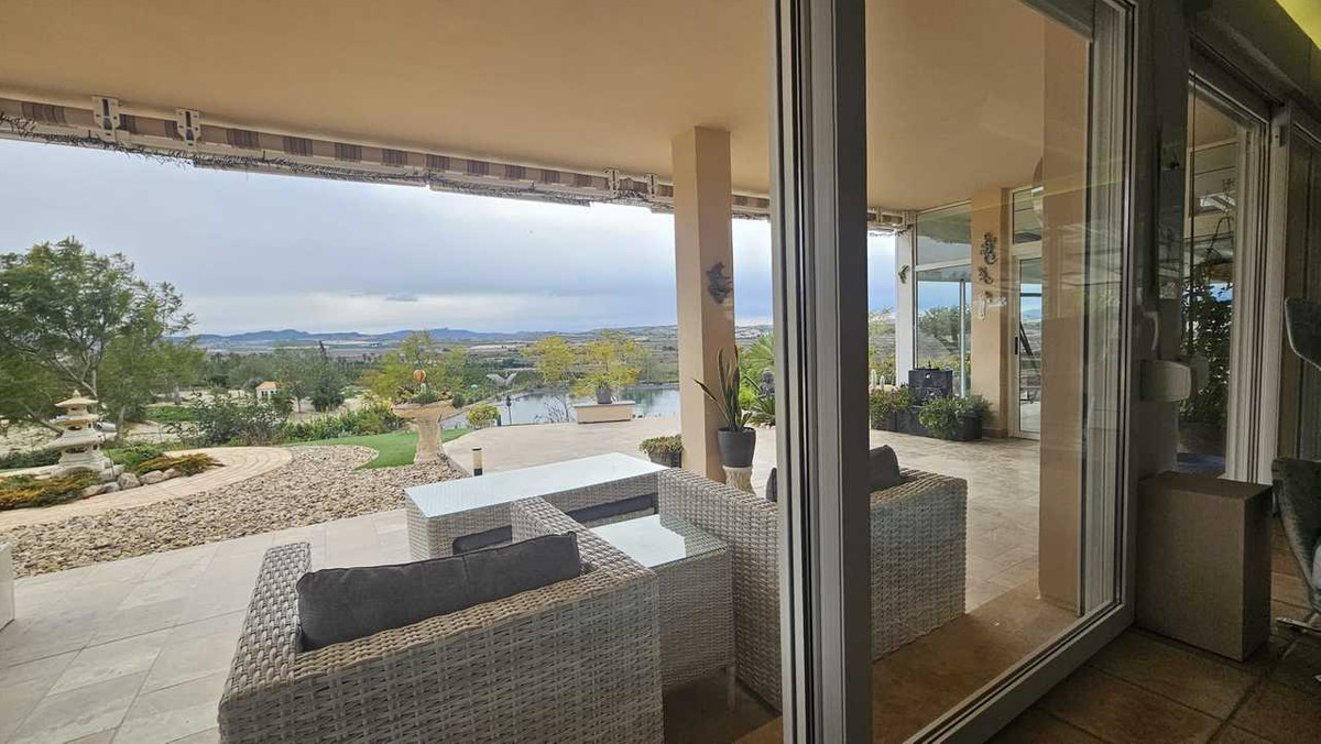 For sale - 4 Bedroom 3 Bathroom House - Detached Villa in Orihuela - Torremendo  - Alicante