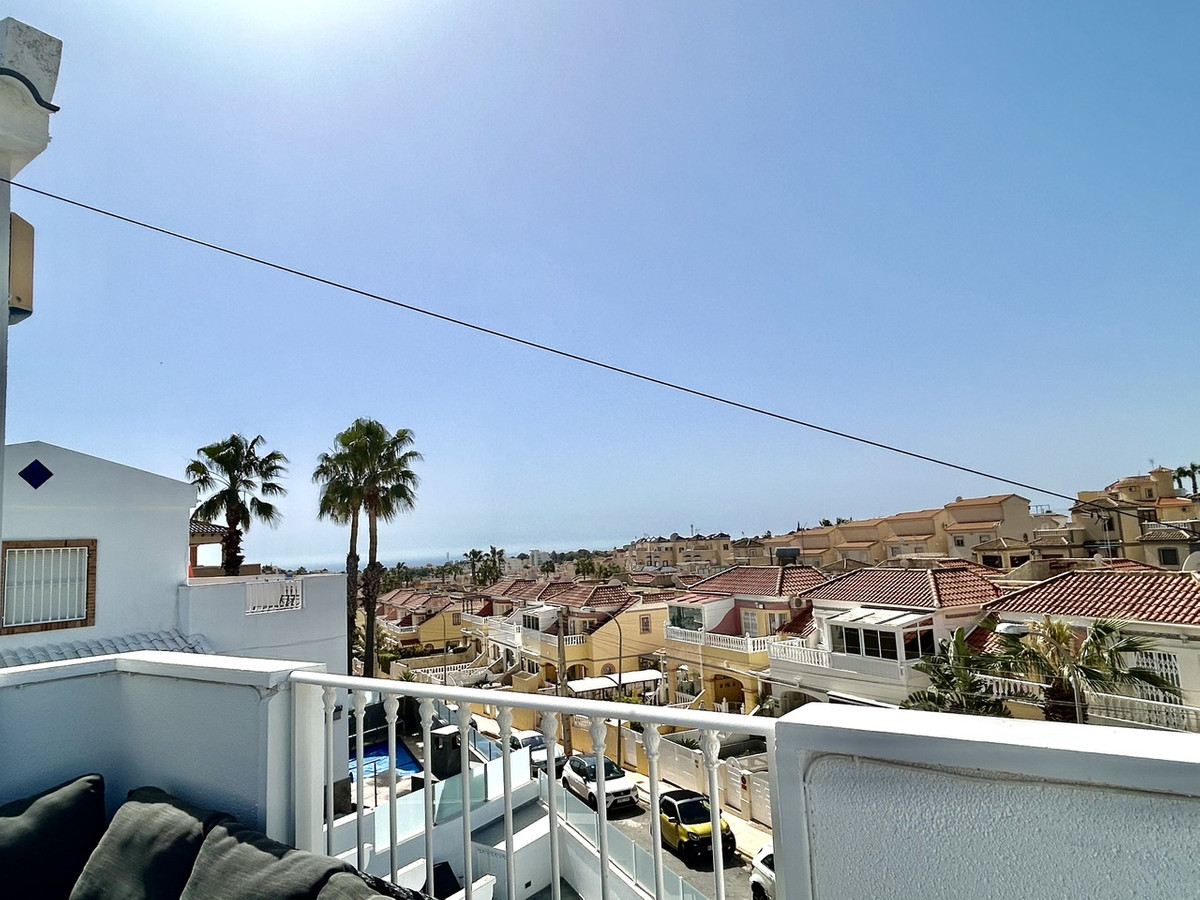 For sale - 5 Bedroom 4 Bathroom House - Detached Villa in Orihuela - Villamartin  - Alicante