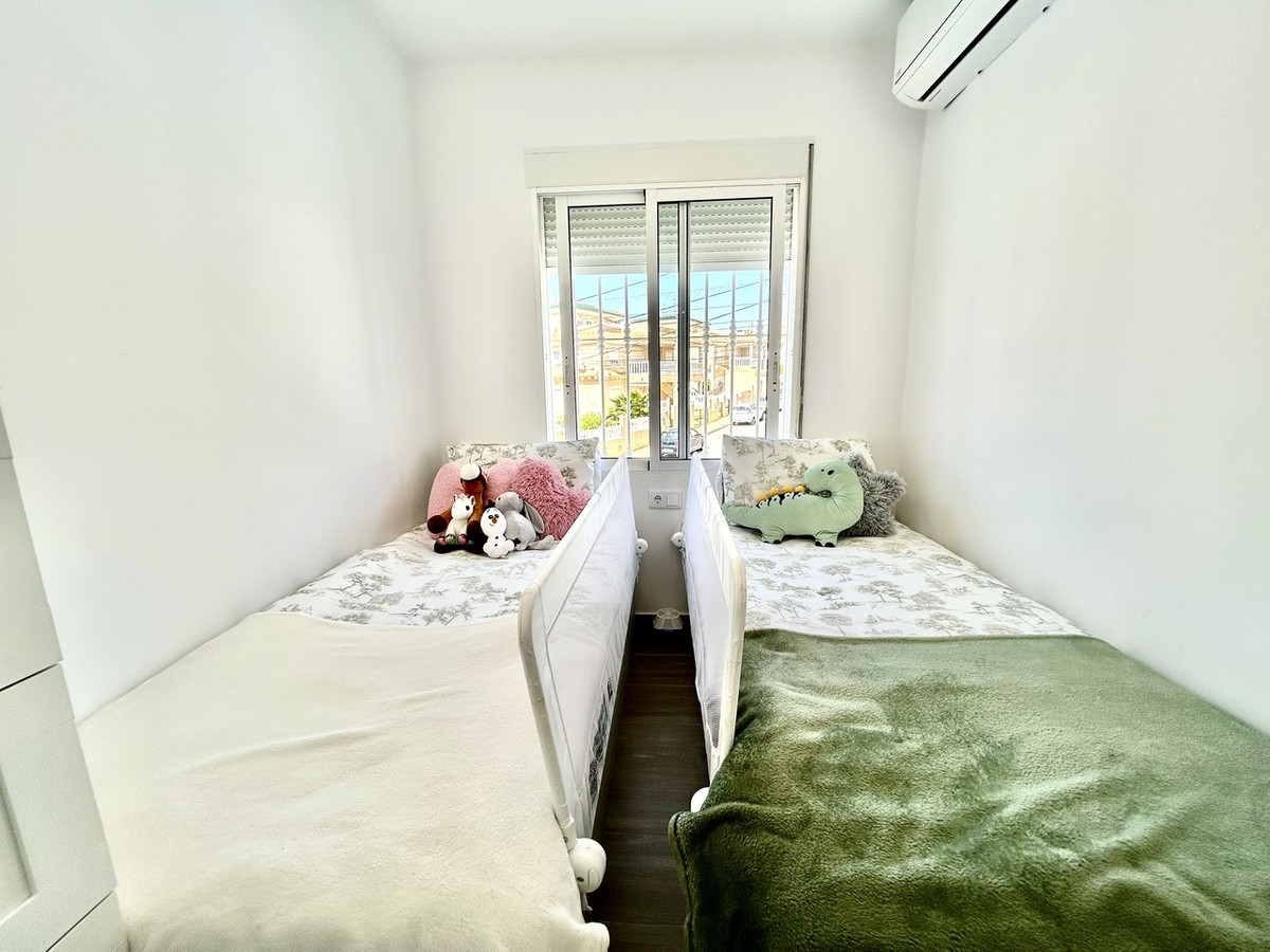 For sale - 5 Bedroom 4 Bathroom House - Detached Villa in Orihuela - Villamartin  - Alicante