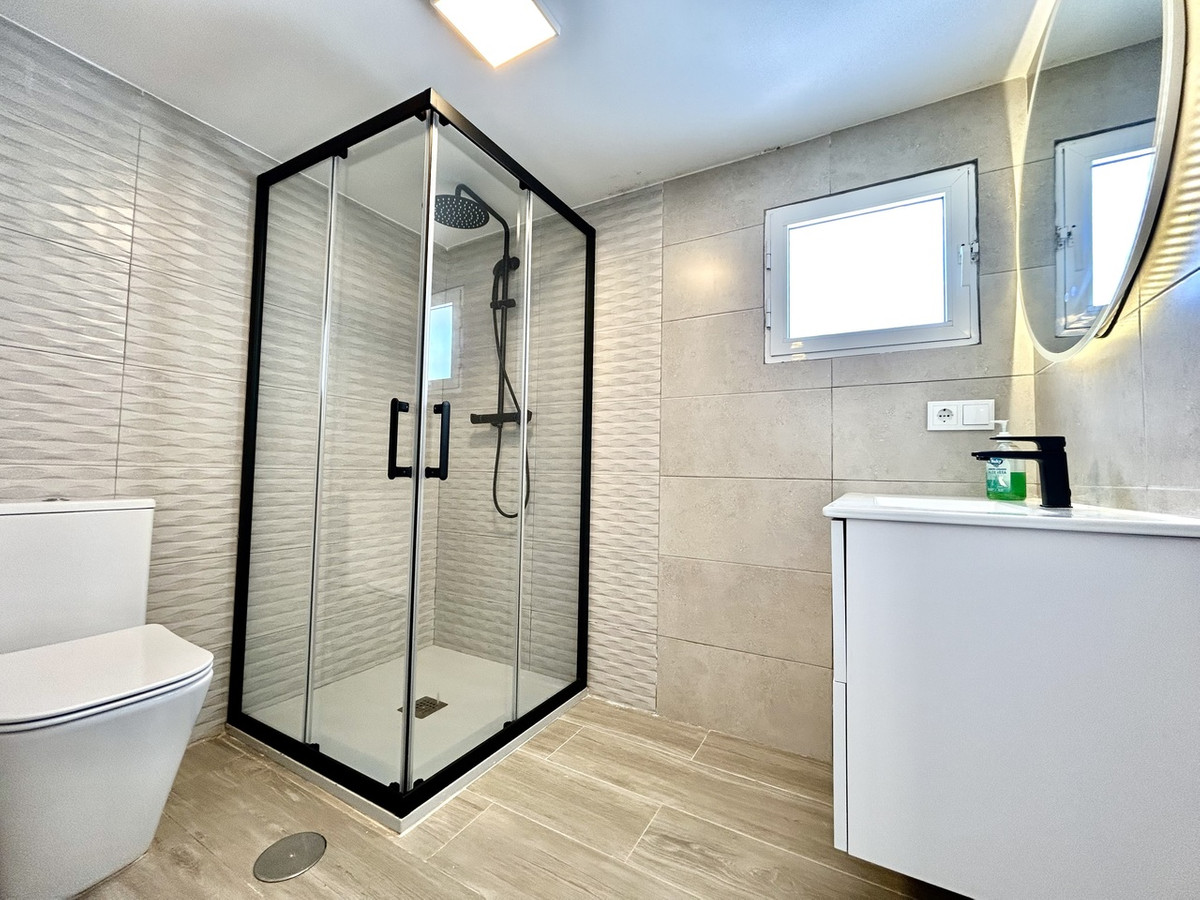 For sale - 5 Bedroom 4 Bathroom House - Detached Villa in Orihuela - Villamartin  - Alicante