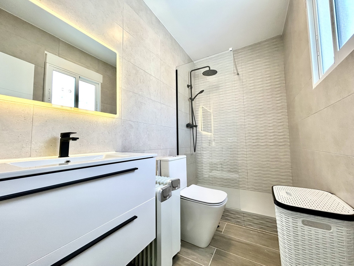 For sale - 5 Bedroom 4 Bathroom House - Detached Villa in Orihuela - Villamartin  - Alicante