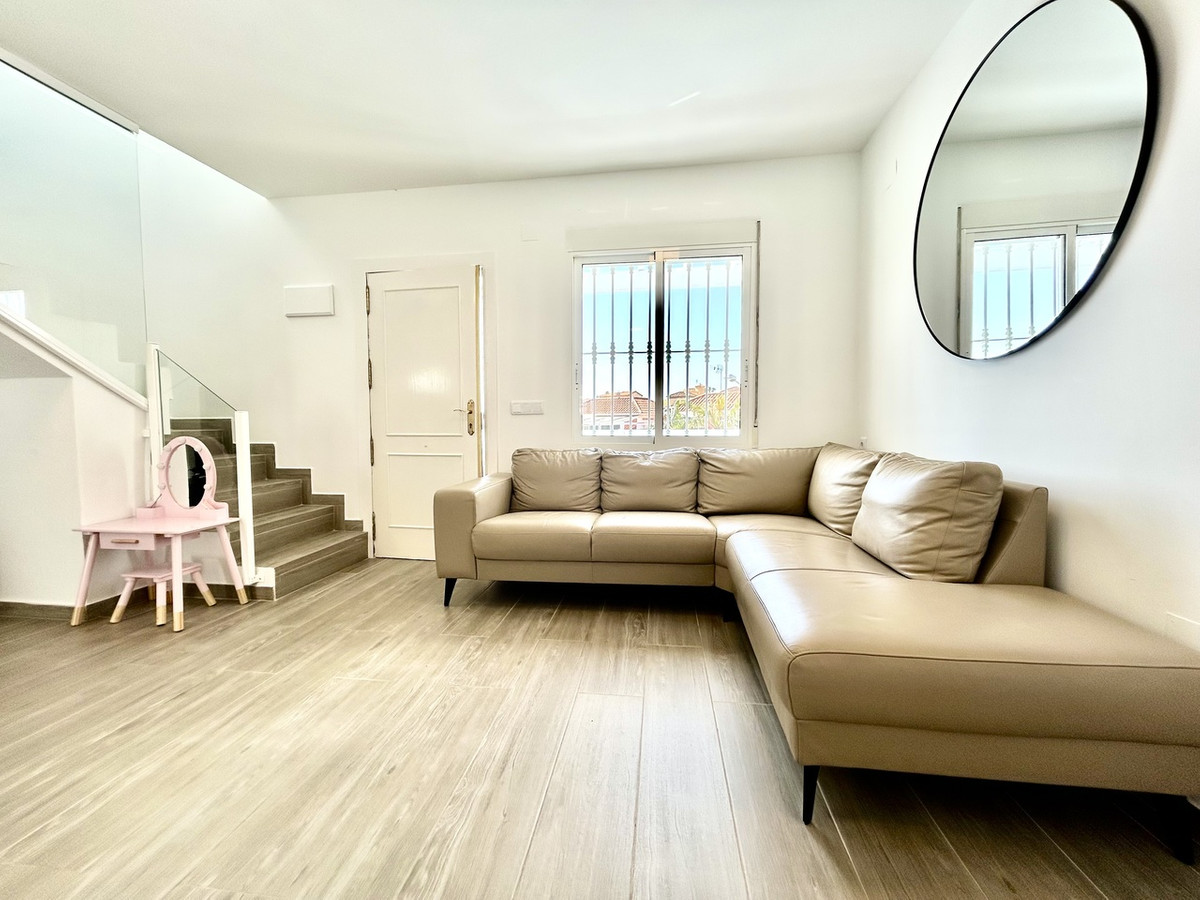 For sale - 5 Bedroom 4 Bathroom House - Detached Villa in Orihuela - Villamartin  - Alicante