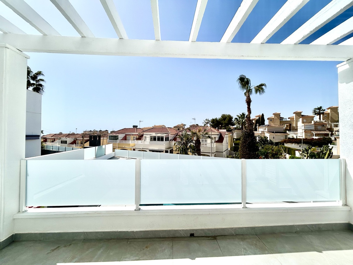 For sale - 5 Bedroom 4 Bathroom House - Detached Villa in Orihuela - Villamartin  - Alicante