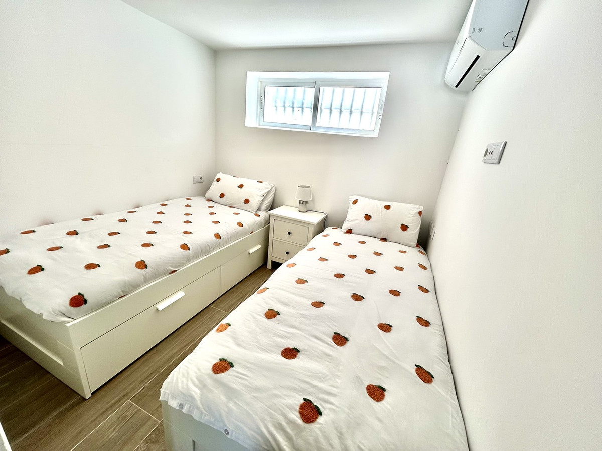 For sale - 5 Bedroom 4 Bathroom House - Detached Villa in Orihuela - Villamartin  - Alicante