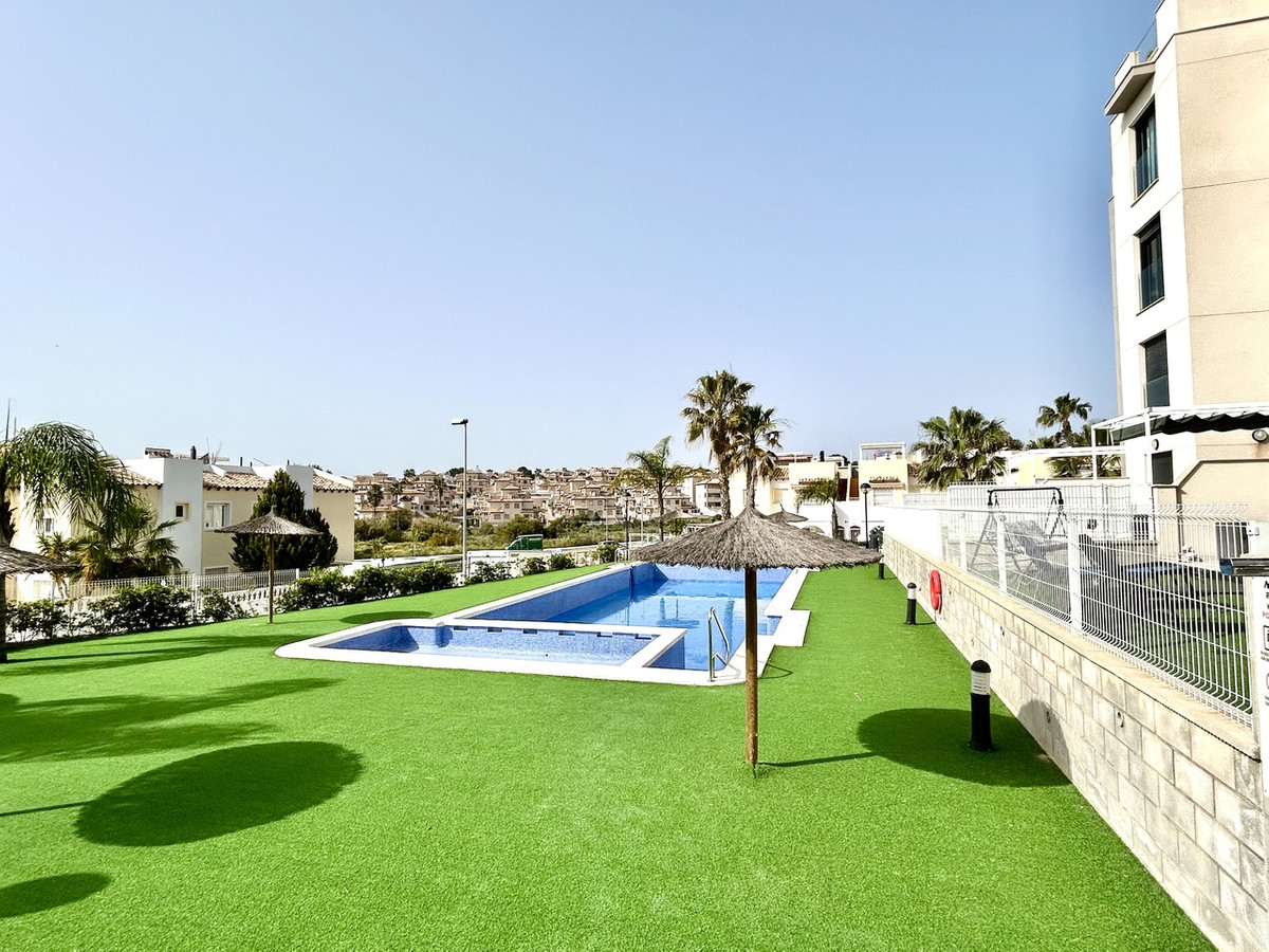 For sale - 2 Bedroom 2 Bathroom Apartment - Middle Floor Apartment in Orihuela - Villamartin  - Alicante