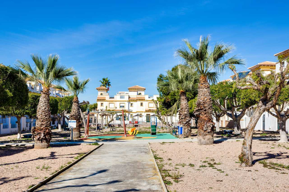For sale - 3 Bedroom 2 Bathroom House - Townhouse in Torrevieja - Torrevieja Centro  - Alicante