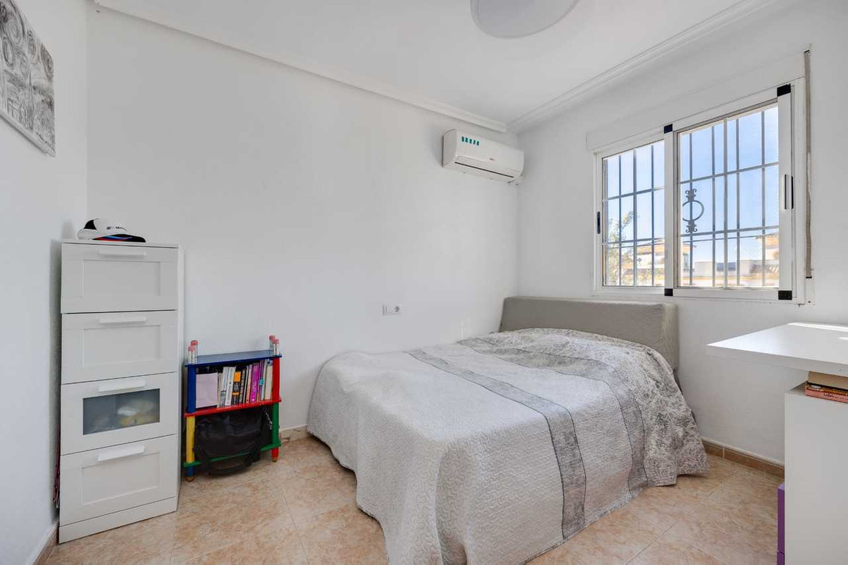 For sale - 3 Bedroom 2 Bathroom House - Townhouse in Torrevieja - Torrevieja Centro  - Alicante