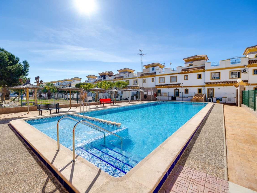 3 Bedroom 2 Bathroom House - Townhouse in Torrevieja
