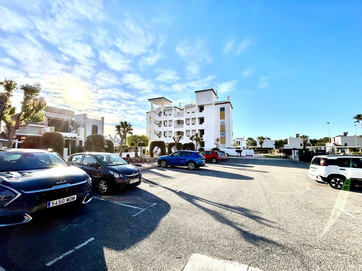 For sale - 2 Bedroom 2 Bathroom Apartment - Middle Floor Apartment in Orihuela - Villamartin  - Alicante