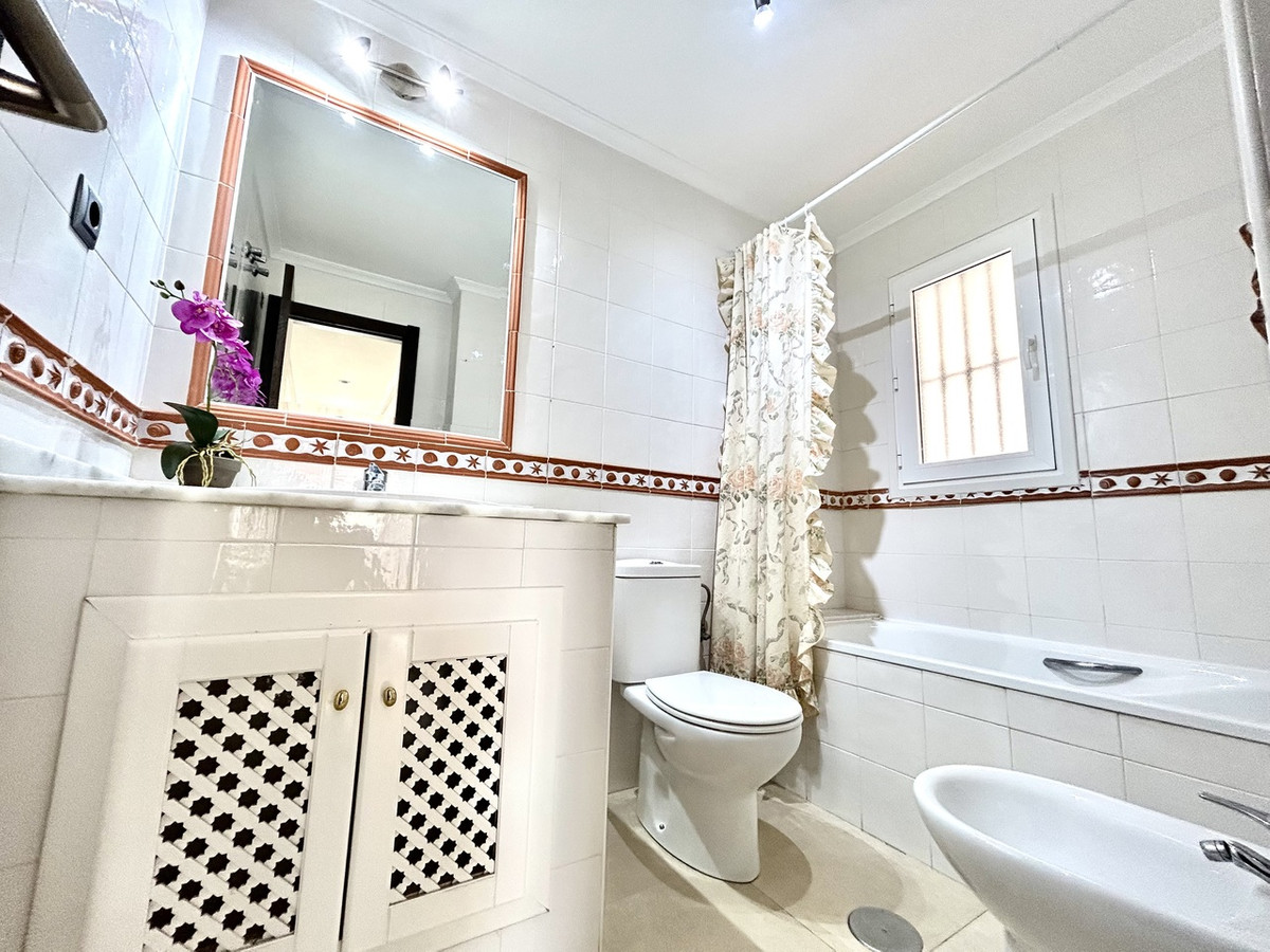 For sale - 2 Bedroom 2 Bathroom Apartment in Villamartin  - Villamartin  - Alicante