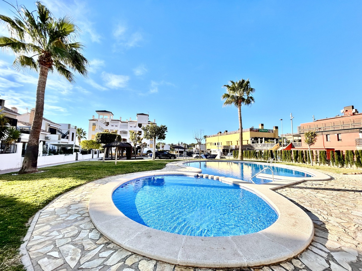 For sale - 2 Bedroom 2 Bathroom Apartment in Villamartin  - Villamartin  - Alicante