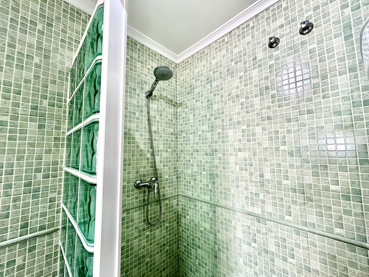 For sale - 2 Bedroom 2 Bathroom Apartment - Middle Floor Apartment in Orihuela - Villamartin  - Alicante