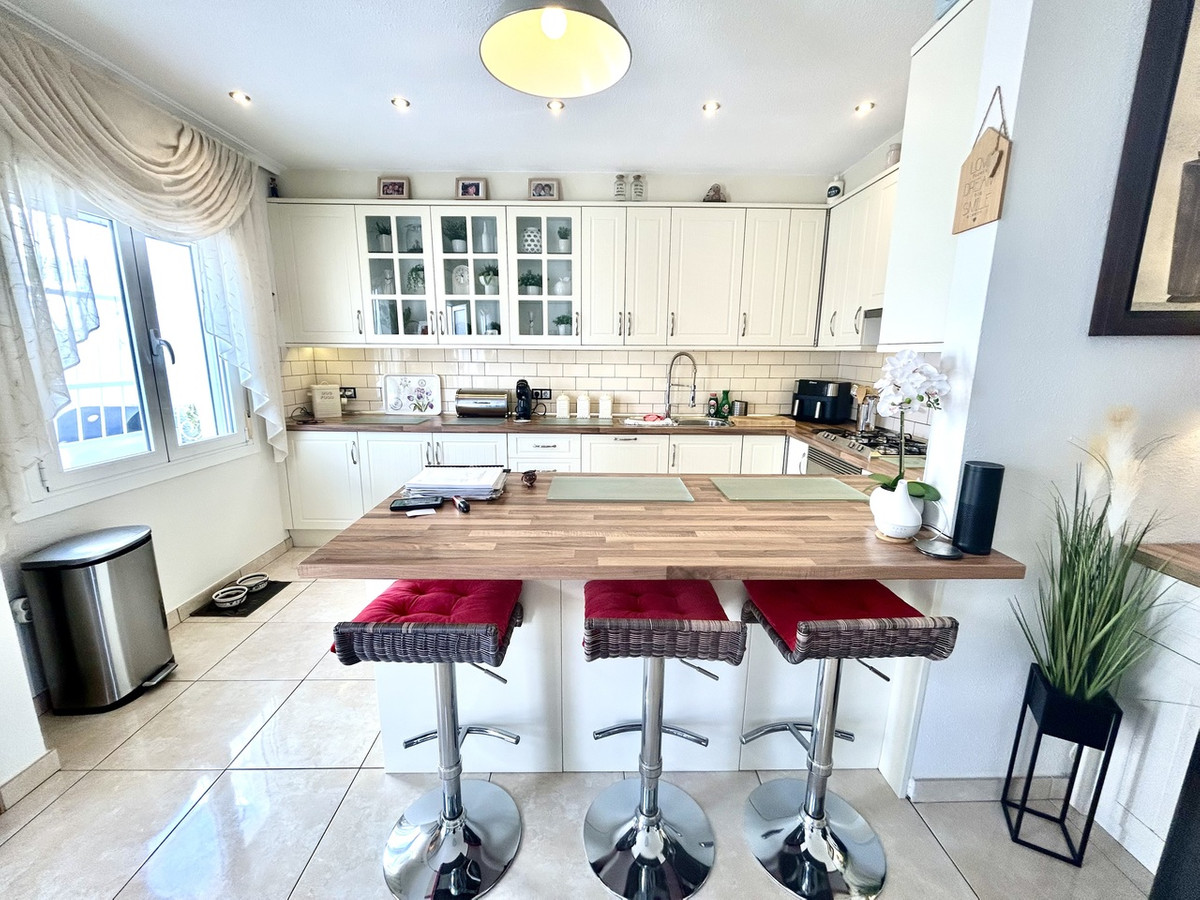 For sale - 2 Bedroom 2 Bathroom House - Detached Villa in Villamartin - Villamartin  - Alicante
