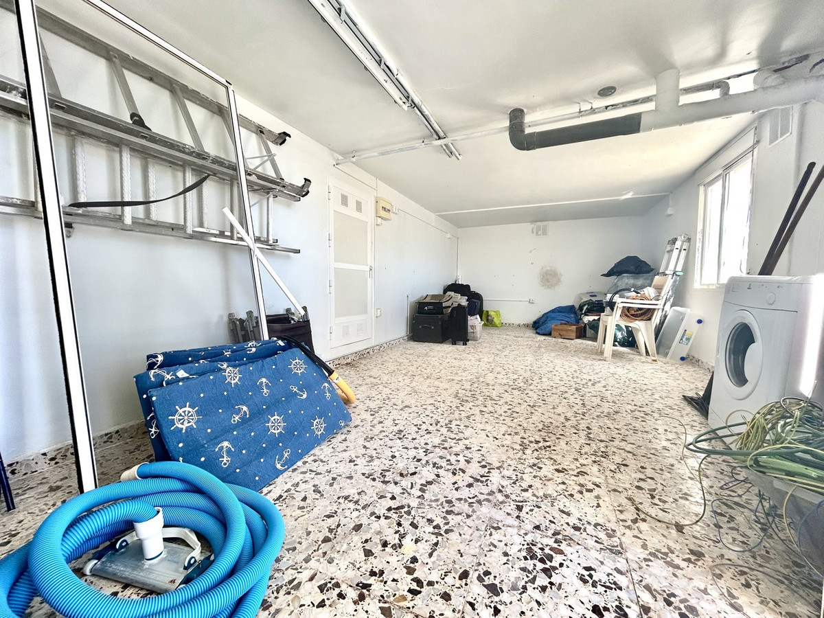 For sale - 2 Bedroom 2 Bathroom House - Detached Villa in Villamartin - Villamartin  - Alicante