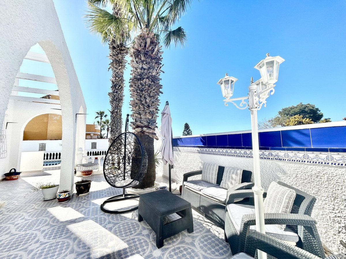 For sale - 2 Bedroom 2 Bathroom House - Detached Villa in Villamartin - Villamartin  - Alicante
