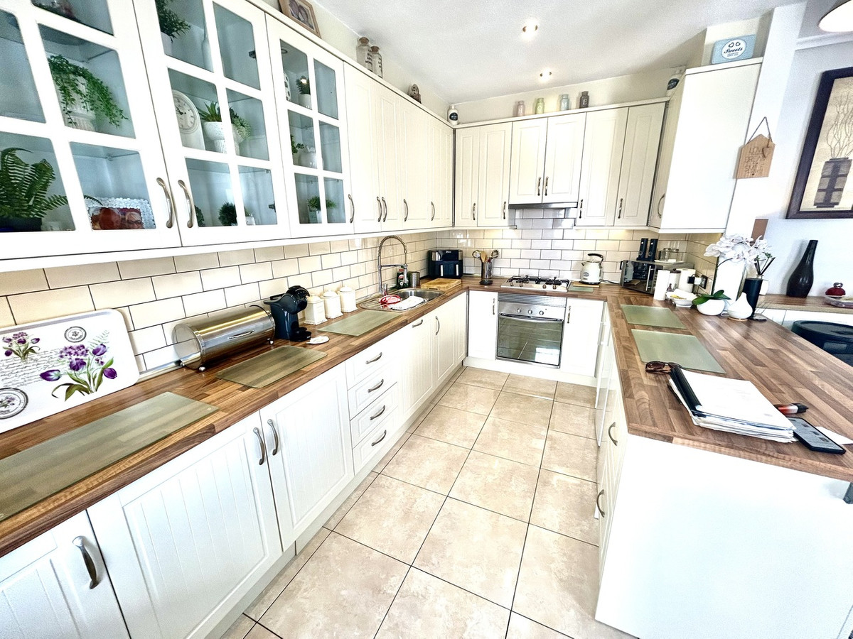 For sale - 2 Bedroom 2 Bathroom House - Detached Villa in Villamartin - Villamartin  - Alicante