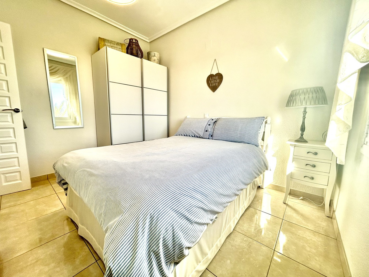 For sale - 2 Bedroom 2 Bathroom House - Detached Villa in Villamartin - Villamartin  - Alicante