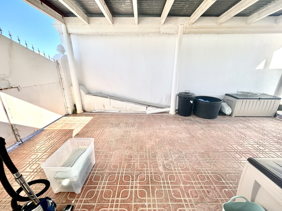 For sale - 2 Bedroom 2 Bathroom House - Detached Villa in Villamartin - Villamartin  - Alicante