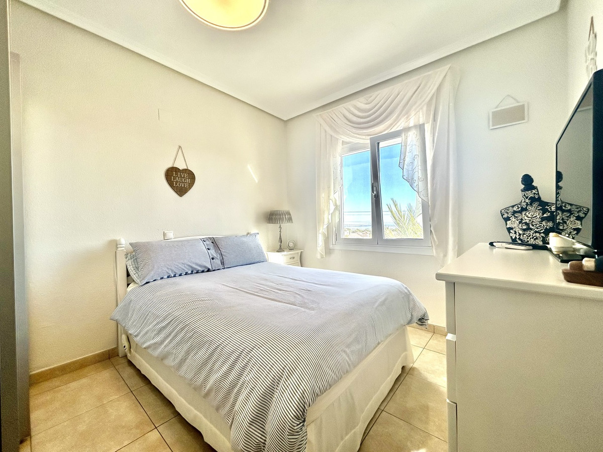 For sale - 2 Bedroom 2 Bathroom House - Detached Villa in Villamartin - Villamartin  - Alicante