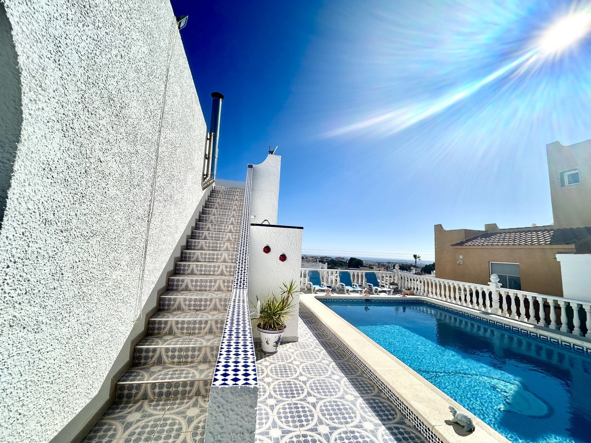 For sale - 2 Bedroom 2 Bathroom House - Detached Villa in Villamartin - Villamartin  - Alicante