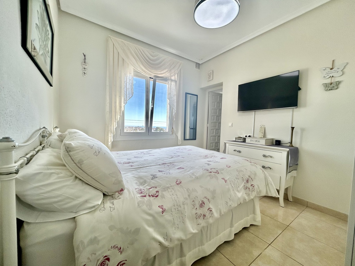 For sale - 2 Bedroom 2 Bathroom House - Detached Villa in Villamartin - Villamartin  - Alicante