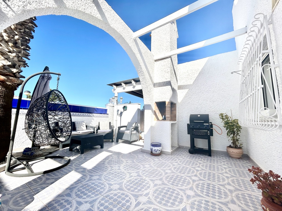 For sale - 2 Bedroom 2 Bathroom House - Detached Villa in Villamartin - Villamartin  - Alicante