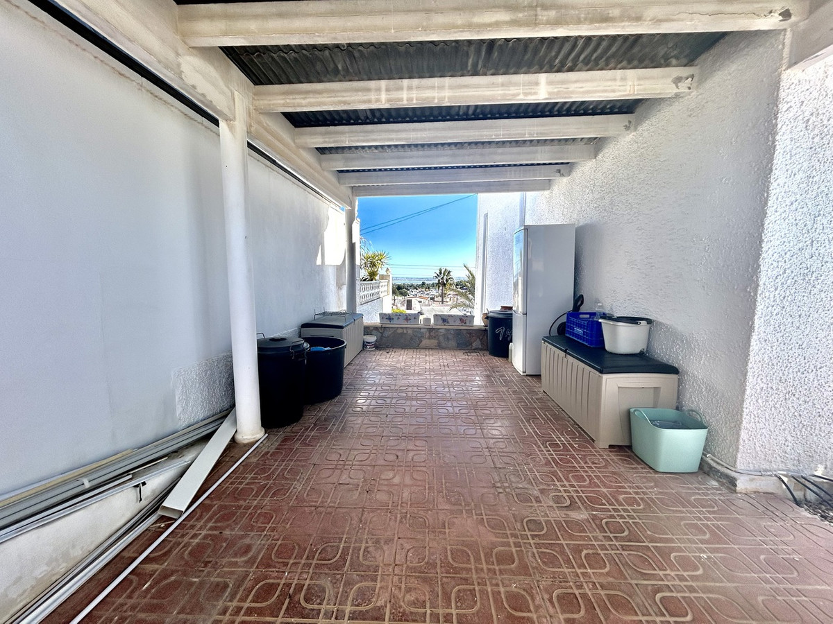 For sale - 2 Bedroom 2 Bathroom House - Detached Villa in Villamartin - Villamartin  - Alicante