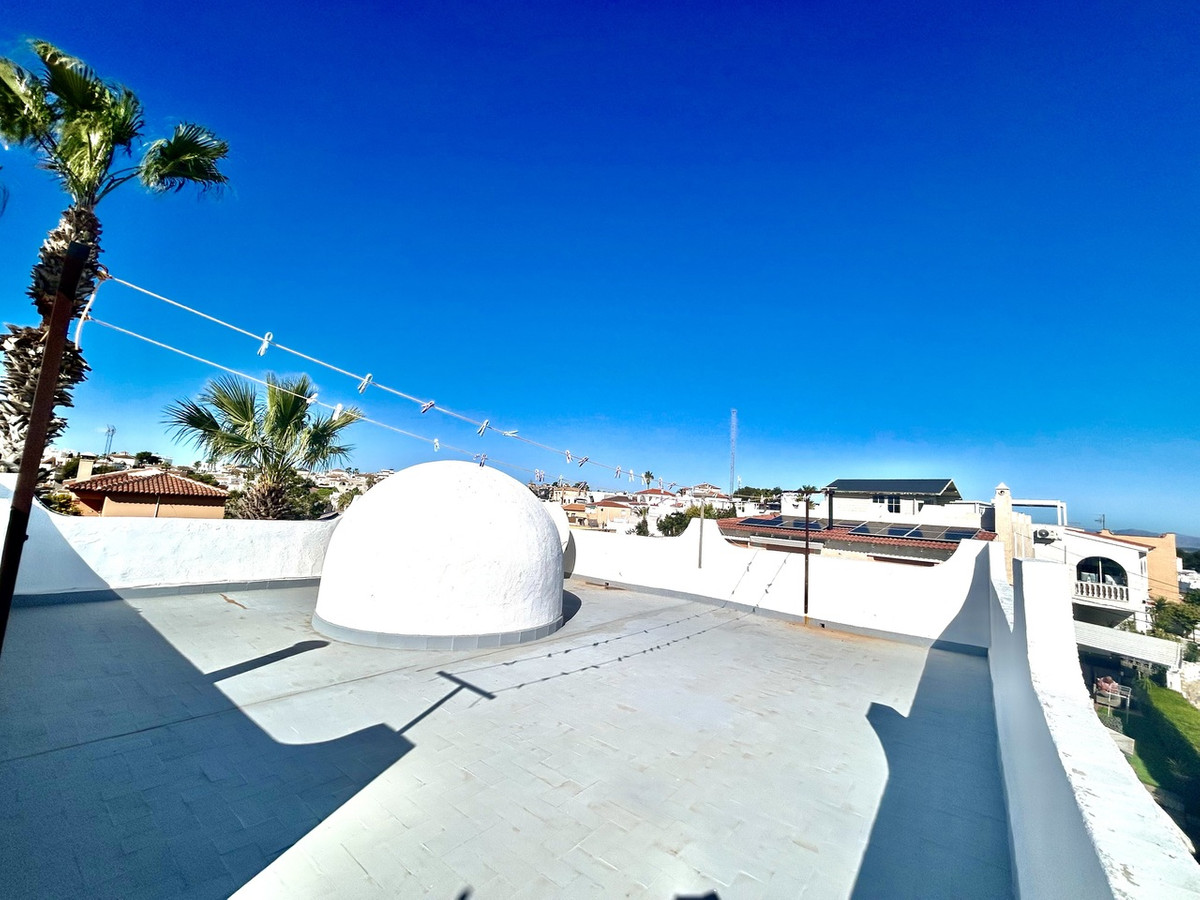 For sale - 2 Bedroom 2 Bathroom House - Detached Villa in Villamartin - Villamartin  - Alicante