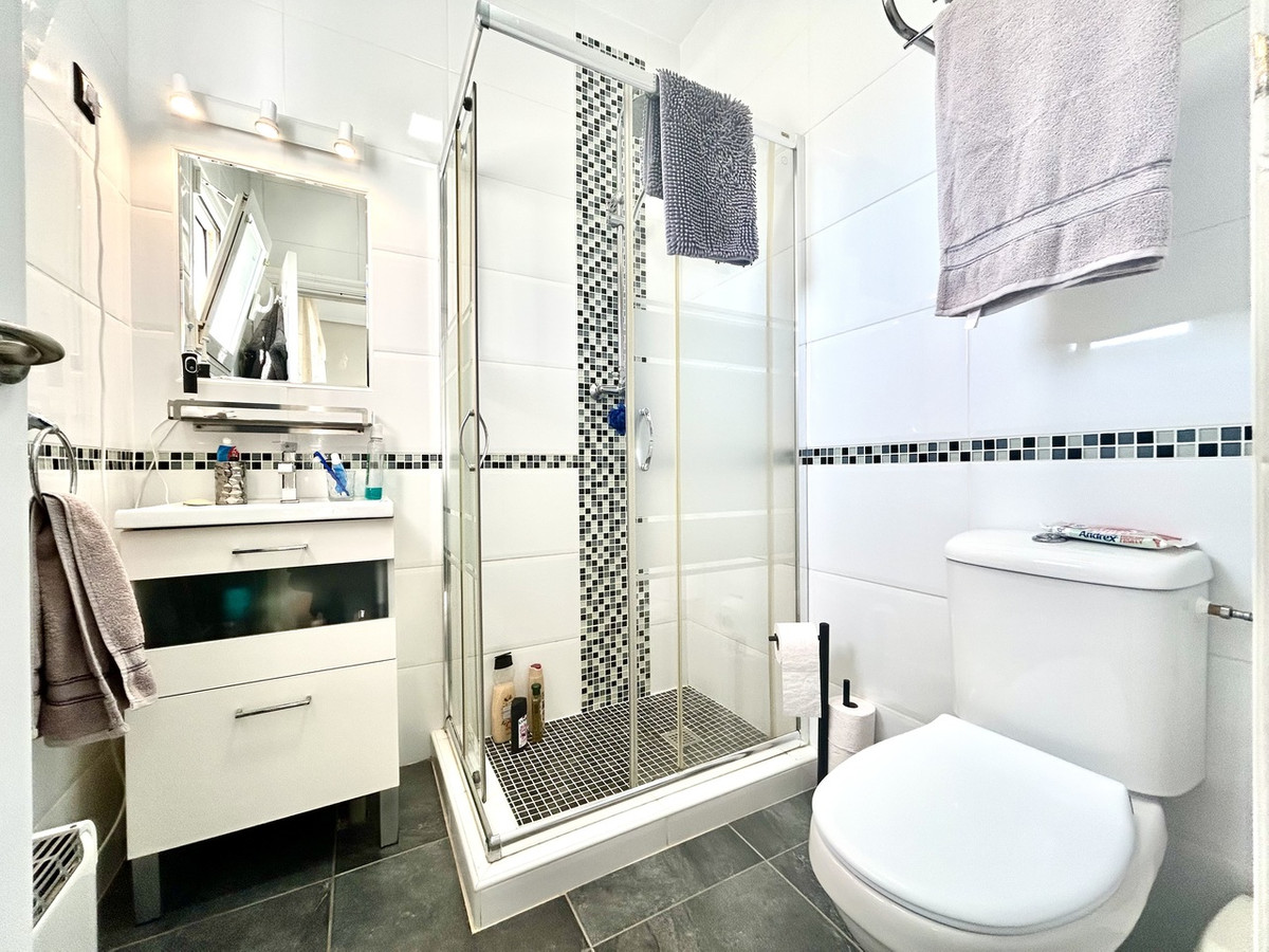 For sale - 2 Bedroom 2 Bathroom House - Detached Villa in Villamartin - Villamartin  - Alicante