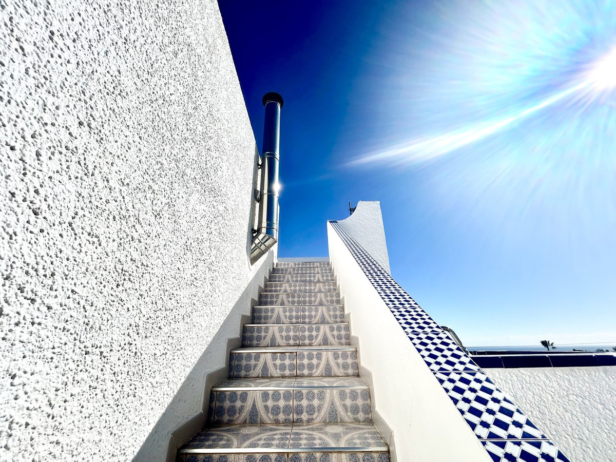 For sale - 2 Bedroom 2 Bathroom House - Detached Villa in Villamartin - Villamartin  - Alicante