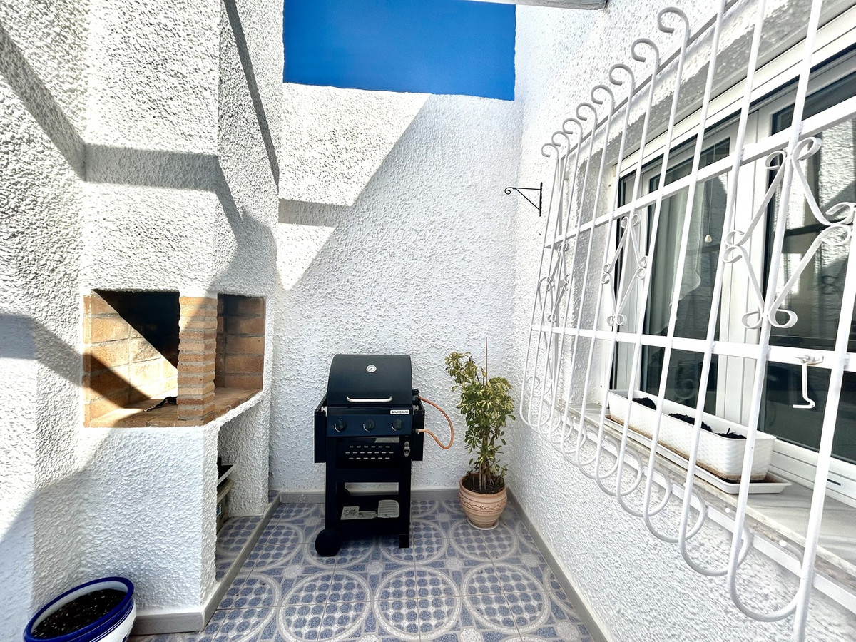 For sale - 2 Bedroom 2 Bathroom House - Detached Villa in Villamartin - Villamartin  - Alicante