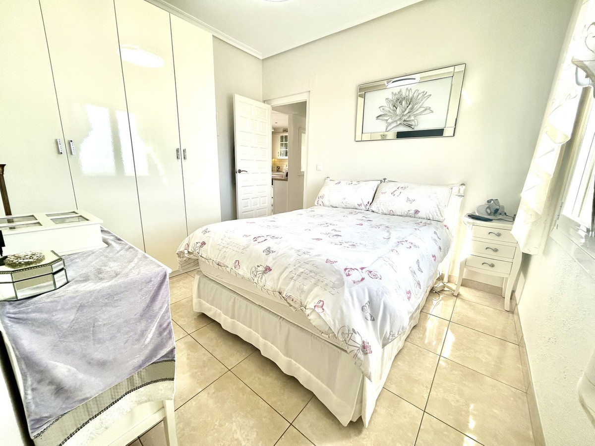 For sale - 2 Bedroom 2 Bathroom House - Detached Villa in Villamartin - Villamartin  - Alicante