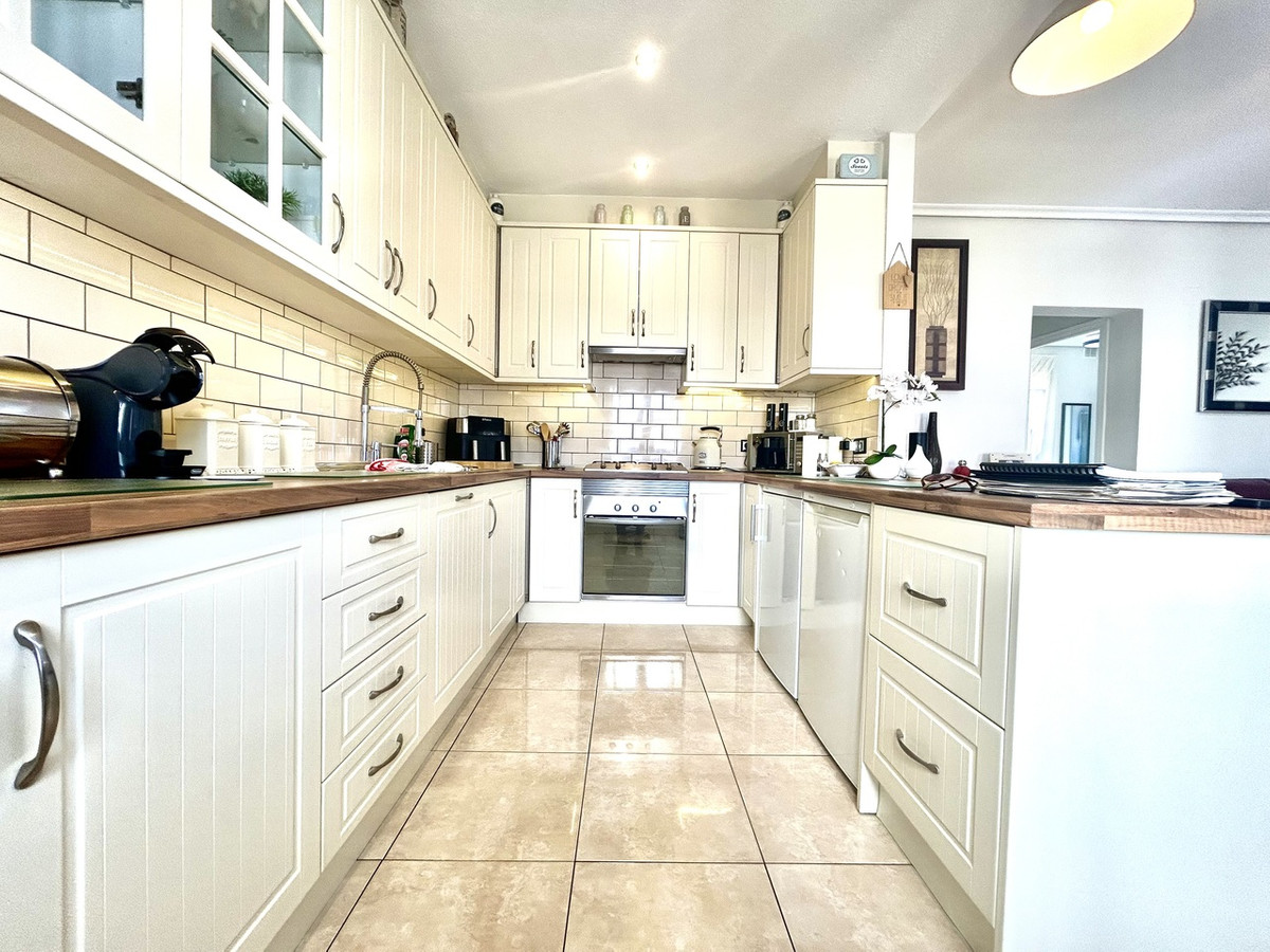 For sale - 2 Bedroom 2 Bathroom House - Detached Villa in Villamartin - Villamartin  - Alicante