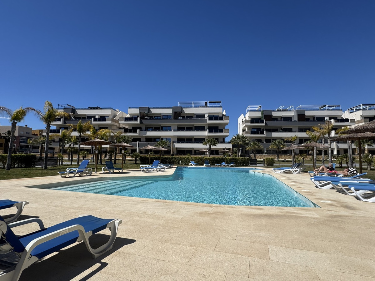 For sale - 3 Bedroom 2 Bathroom Apartment - Middle Floor Apartment in Orihuela - Playa Flamenca  - Alicante