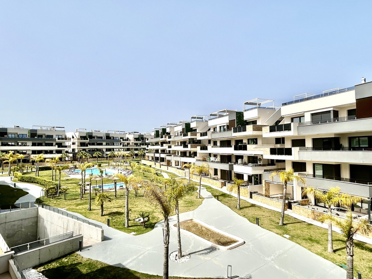 For sale - 3 Bedroom 2 Bathroom Apartment - Middle Floor Apartment in Orihuela - Playa Flamenca  - Alicante