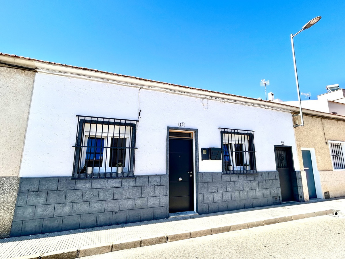 For sale - 4 Bedroom 2 Bathroom House - Townhouse in San Miguel de Salinas - San Miguel de Salinas Centro  - Alicante